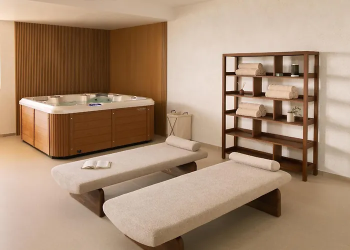 Kuk Oaza Μακάρσκα